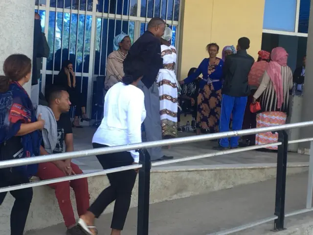 የመንገደኛ ቤተሰቦች በድንገተኛ ማዕከል