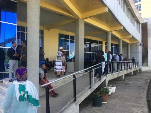 የመንገደኛ ቤተሰቦች በድንገተኛ ማዕከል