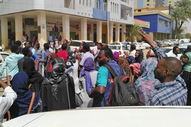يشهد السودان منذ ديسمبر/ كانون الأول الماضي تظاهرات تدعو إلى إسقاط نظام الرئيس عمر البشير