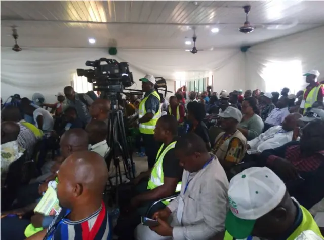 Ndị mmadụ nọ n' ọdọ nchịkọta vootu Imo steeti