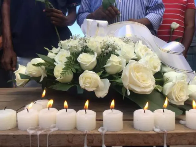 ጋዜጠኛታት ቢቢሲ ቀርኒ ኣፍሪቃ ንግዳያት ሓደጋ ናይ ሽምዓ ዝኽሪ እናካየዱ