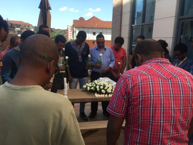 ኣባላት ቢቢሲ ቀርኒ ኣፍሪቃ ናይ ሕልና ዝኽሪ እናካየዱ