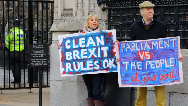 Чистый брексит; Парламент против народа - на ваш страх и риск