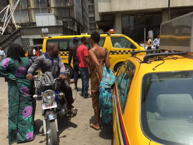 Ambulance as dem dey land di hospital