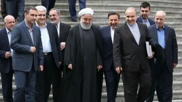روحانی و اعضای هیات دولت پس از آخرین جلسه در سال جاری