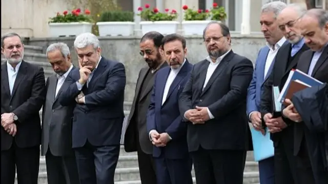 اعضای هیات دولت پس از آخرین جلسه در سال جاری