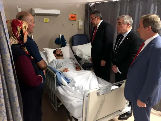 CHP heyeti, saldırıda yaralanan Türk vatandaşlarını da hastanede ziyaret etti