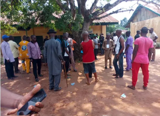 Ndị pụtara atụmvootu n' ọnọdụ ntuliaka ka na-aga na Unit 011, Amachara, Ikeduru, Imo steeti