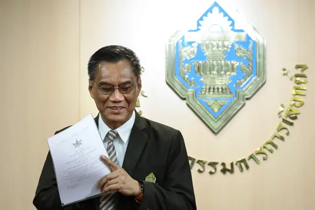 นายอิทธิพร บุญประคอง