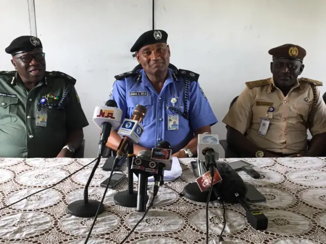 Head of di Committee and Rivers state police commissioner Usman Belel dey middle