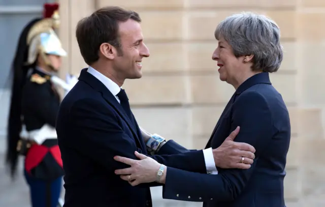 Макрон ждет от Мэй конкретного плана действий