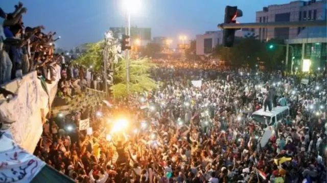 Waandamanaji wameendelea kutaka Rais Bashir ang'oke madarakani