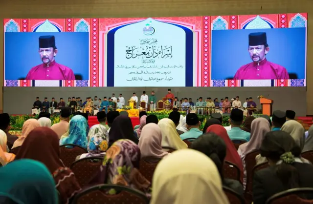 سلطان بروناي يدعو في احتفال بمناسبة الإسراء والمعراج إلى نشر التعاليم الإسلامية في البلاد