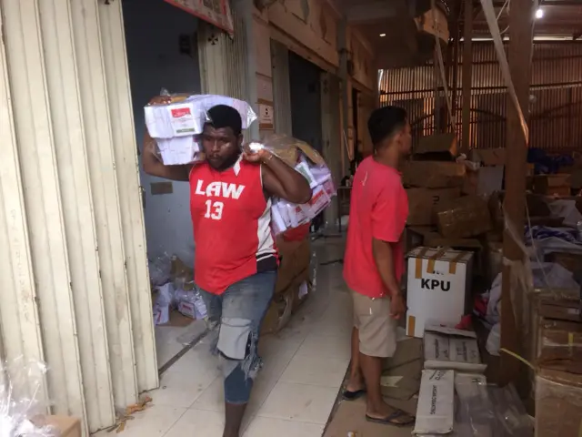 Persiapan pencoblosan di Jayapura
