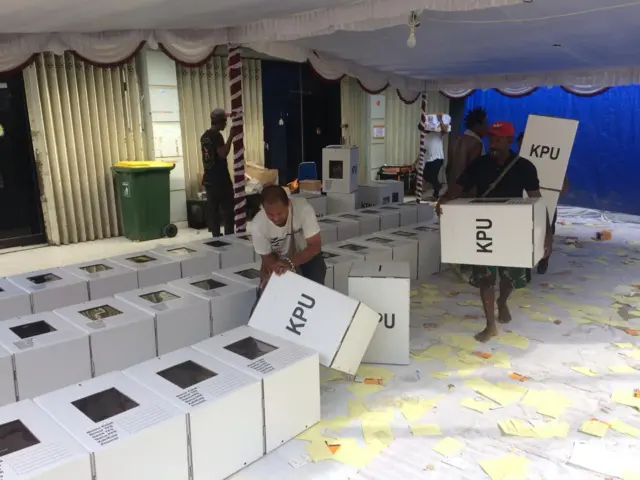 Persiapan pencoblosan di Jayapura