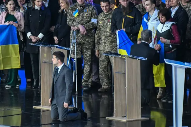 Кандидати на колінах
