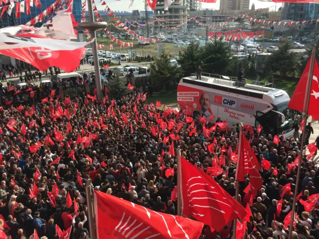 CHP genel merkezi önünde partililer toplandı