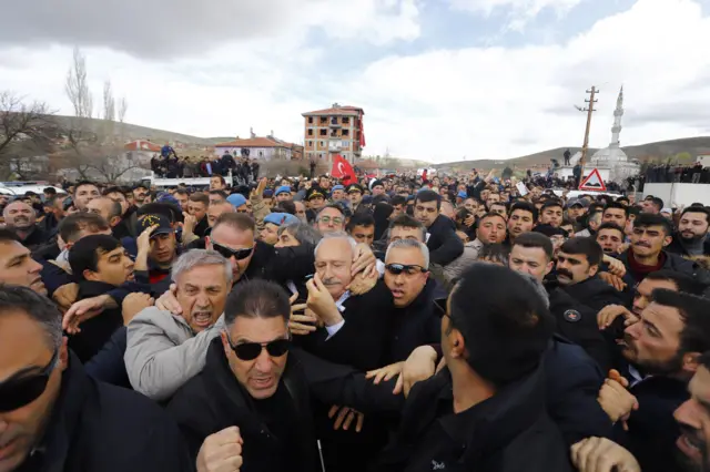 Cenaze töreninde Kemal Kılıçdaroğlu'na saldırı