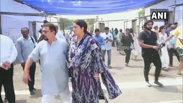 स्मृती इराणींनी केलं मतदान