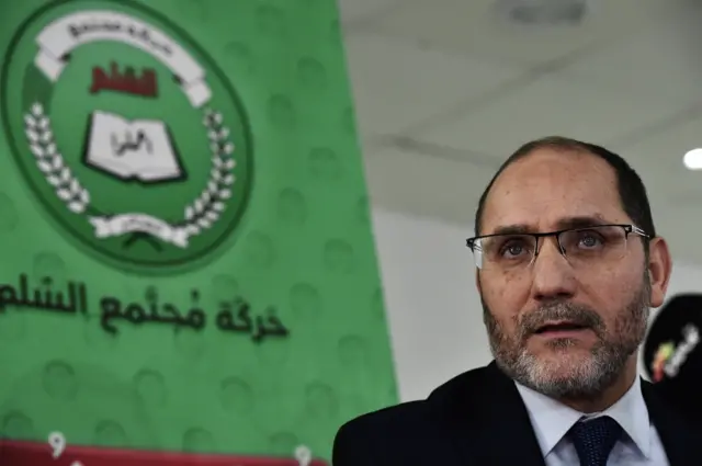 يتزعم مقري الحزب الإسلامي الأكبر في الجزائر