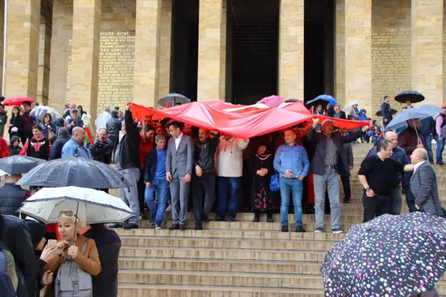 Mansur Yavaş'ın destekçileri de Anıtkabir'deydi