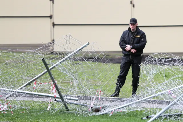 Газон у сквера