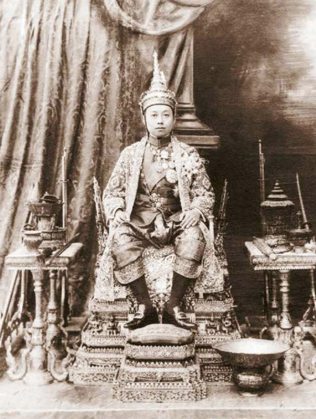 หนังสือพระราชพิธีบรมราชาภิเษก กระทรวงวัฒนธรรม