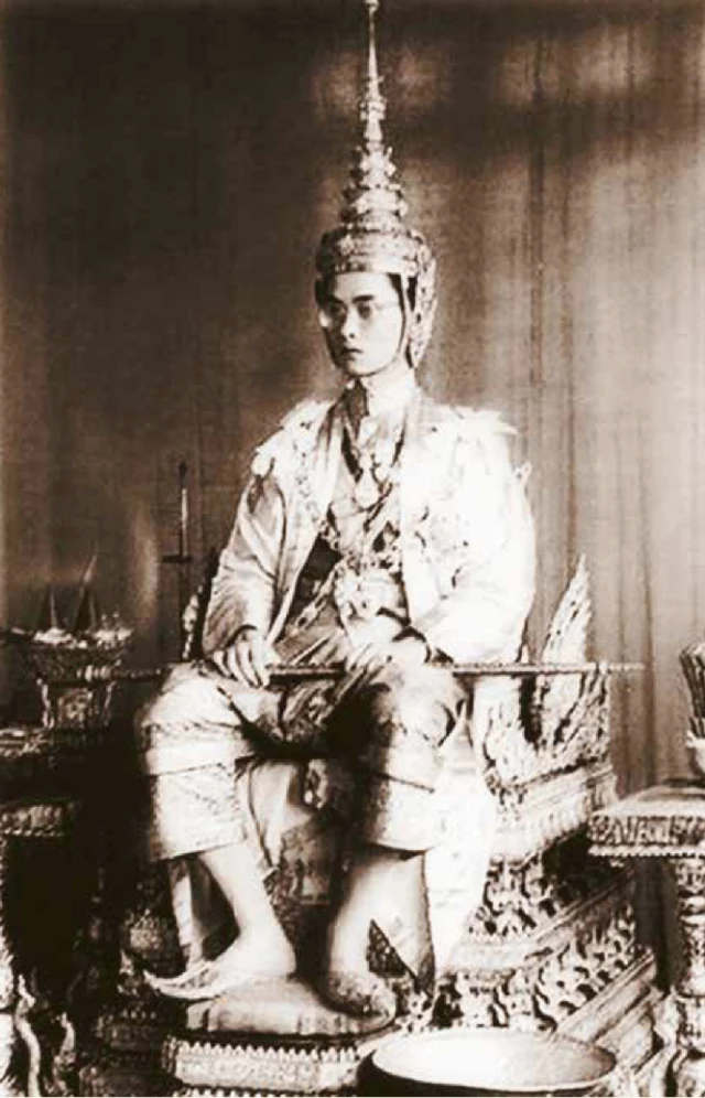 หนังสือพระราชพิธีบรมราชาภิเษก กระทรวงวัฒนธรรม
