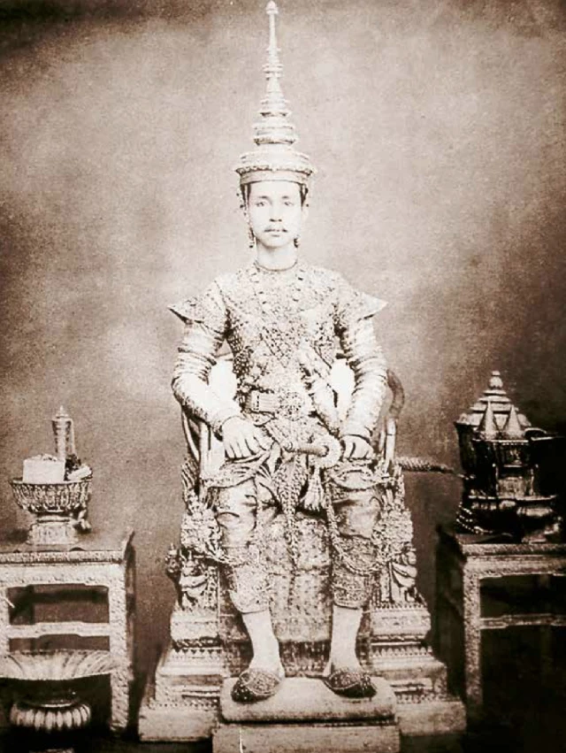หนังสือพระราชพิธีบรมราชาภิเษก กระทรวงวัฒนธรรม