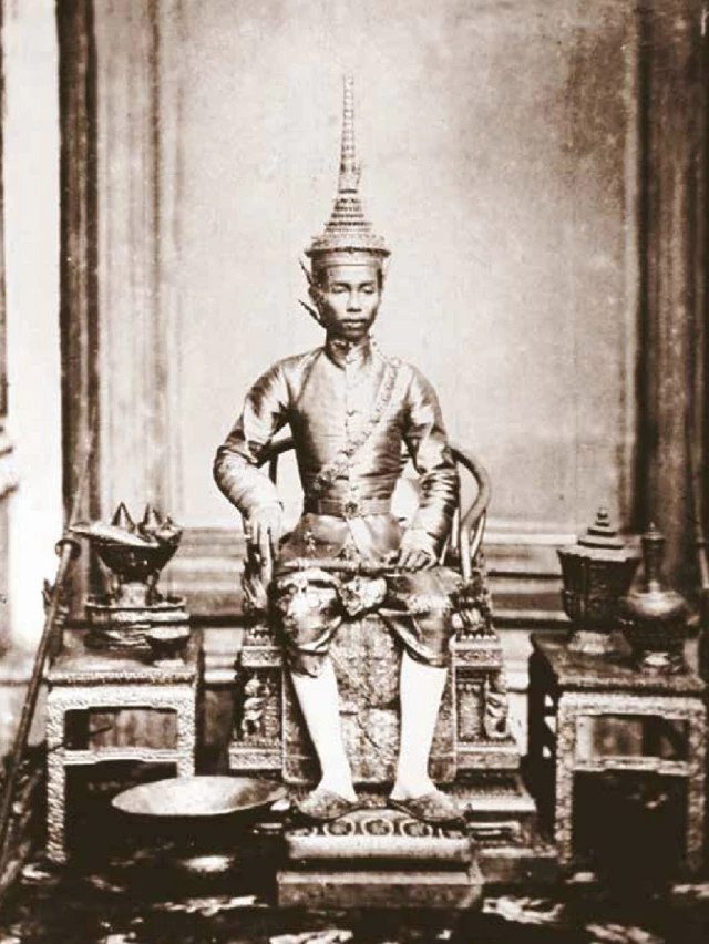 หนังสือพระราชพิธีบรมราชาภิเษก กระทรวงวัฒนธรรม