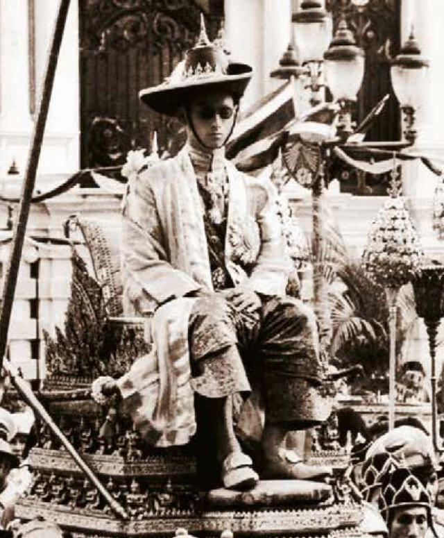 หนังสือพระราชพิธีบรมราชาภิเษก กระทรวงวัฒนธรรม