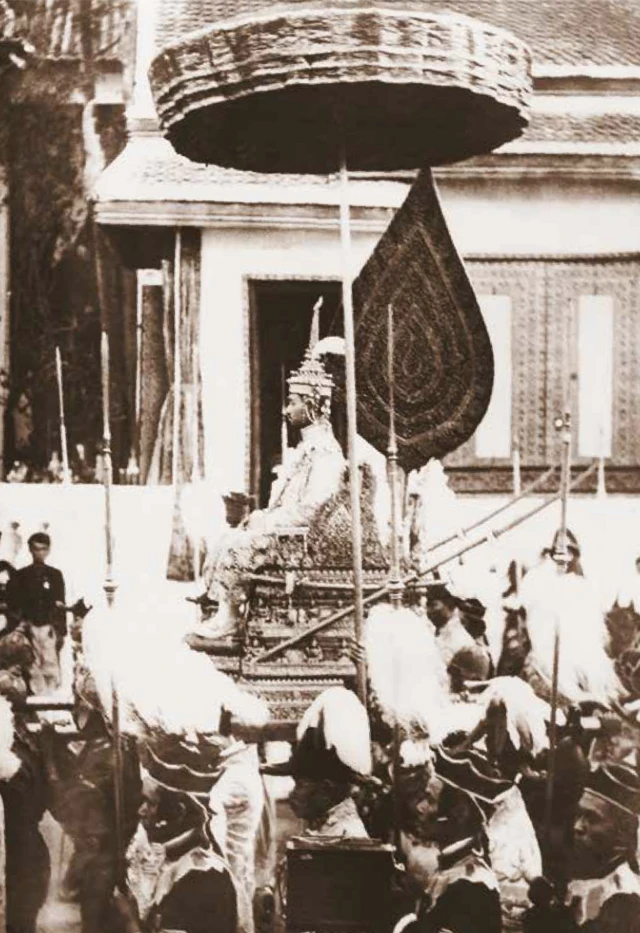 หนังสือพระราชพิธีบรมราชาภิเษก กระทรวงวัฒนธรรม