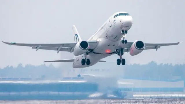 Sukhoy SuperJet  на взлёте