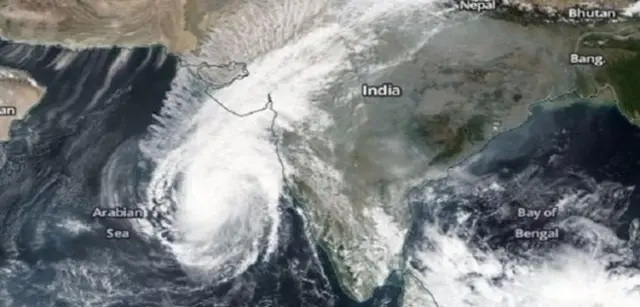 વાવાઝોડાની તસવીર