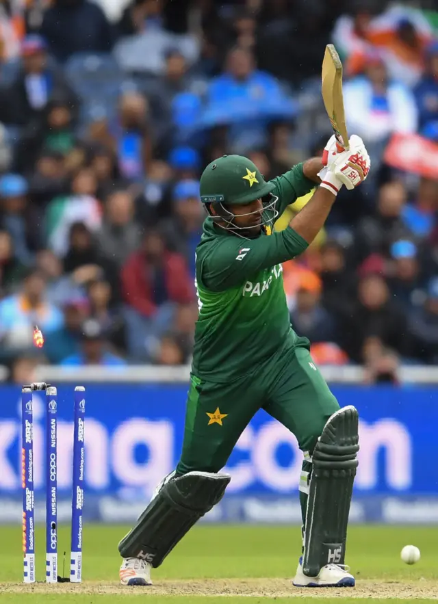 ਸਰਫ਼ਰਾਜ਼ ਨੂੰ ਵਿਜੇ ਸ਼ੰਕਰ ਨੇ ਕੀਤਾ ਬੋਲਡ