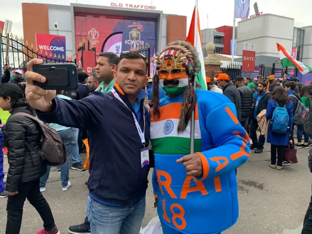 ભારતીય પ્રશંસકની તસવીર