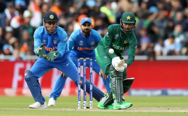 ਫ਼ਖ਼ਰ ਜ਼ਮਾਂ