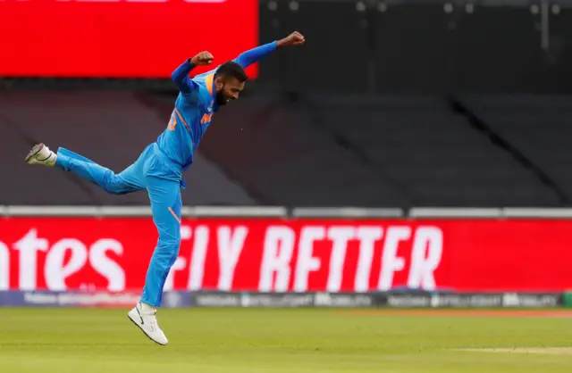 ਹਾਰਦਿਕ ਪਾਂਡਿਆ ਨੇ ਲਗਾਤਾਰ ਦੋ ਵਿਕਟਾਂ ਲਈਆਂ