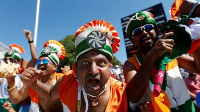ભારતીય ક્રિકેટર સમર્થકોની તસવીર