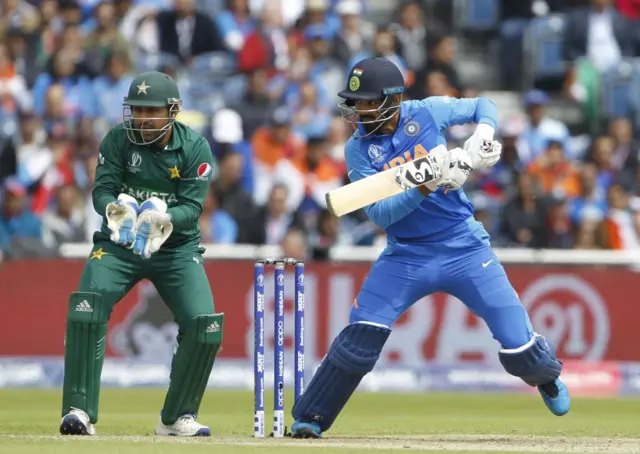 அரை சதம் அடித்தார் கே.எல் ராகுல்