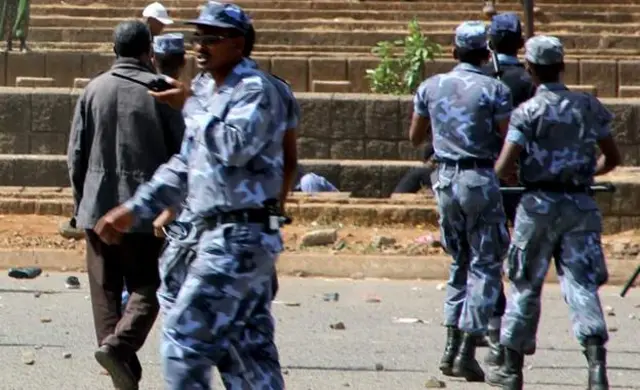 Poolisoota uffata danbiin jiran