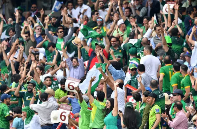 شائقین