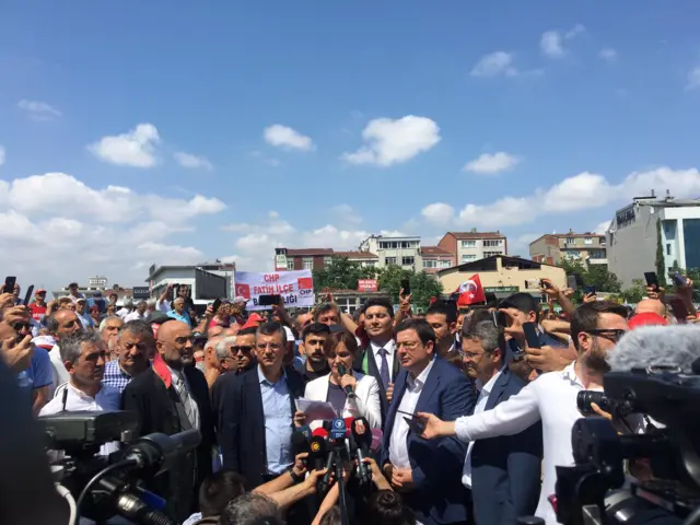 Canan Kaftancıoğlu, ara karar sonrası açıklama yapıyor