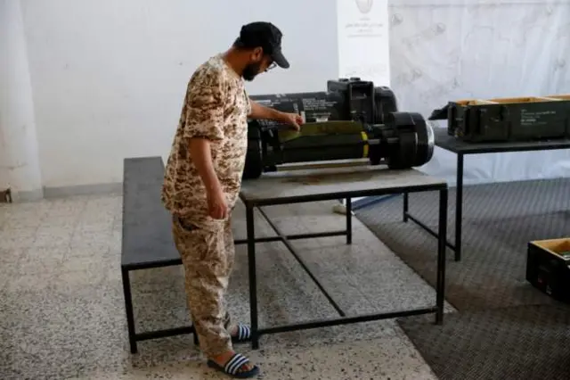 Cidammada Libya ayaa bishii lasoo dhaafay hubka ka helay saldhig ay leeyihiin ciidammo xiriir lala lahaa Janaraal Khaliifa Haftar