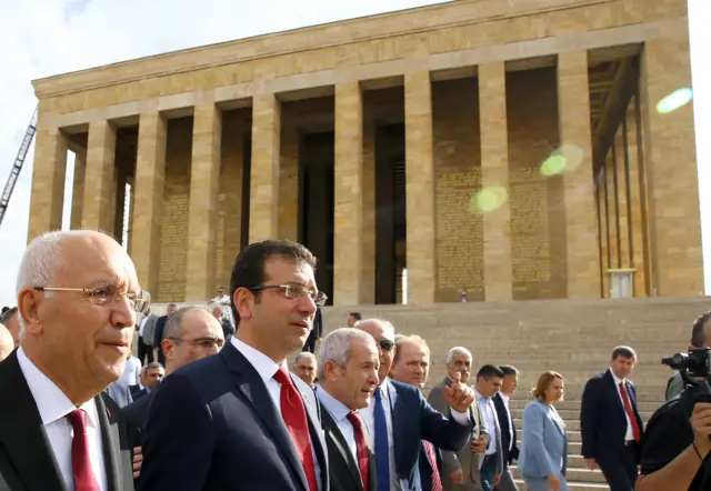 İmamoğlu'nun ilk Anıtkabir ziyaretinden bir kare