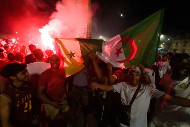 احتفالات في فرنسا بتأهل الجزائر لنهائي كأس الأمم الإفريقية