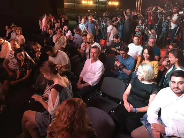 Святослав Вакарчук у штабі своєї партії