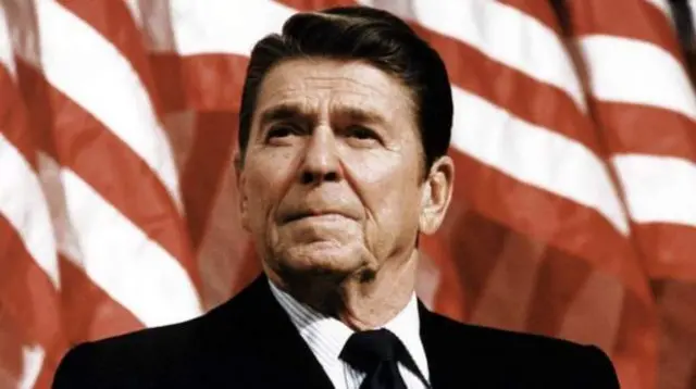 Ronald Reagan waxaa uu madaxweyne ka ahaa Mareykanka intii u dhexeeysay 1981-kii iyo 1989-kii