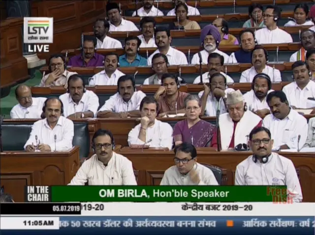 సోనియా, రాహుల్ గాంధీ, ఇతర ప్రతిపక్ష సభ్యులు
