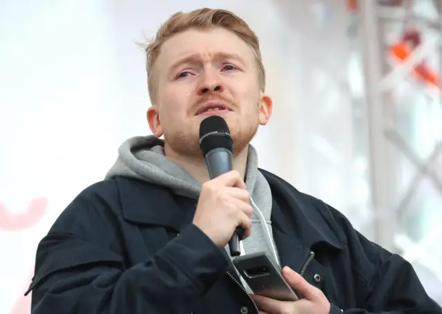 Комик Данил Поперечный